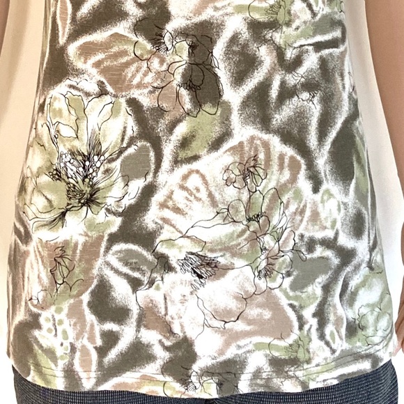 ❌SOLD❌🎉HOST PICK🎉MED•REITMANS•FLORAL GREEN TANK• - Picture 3 of 4